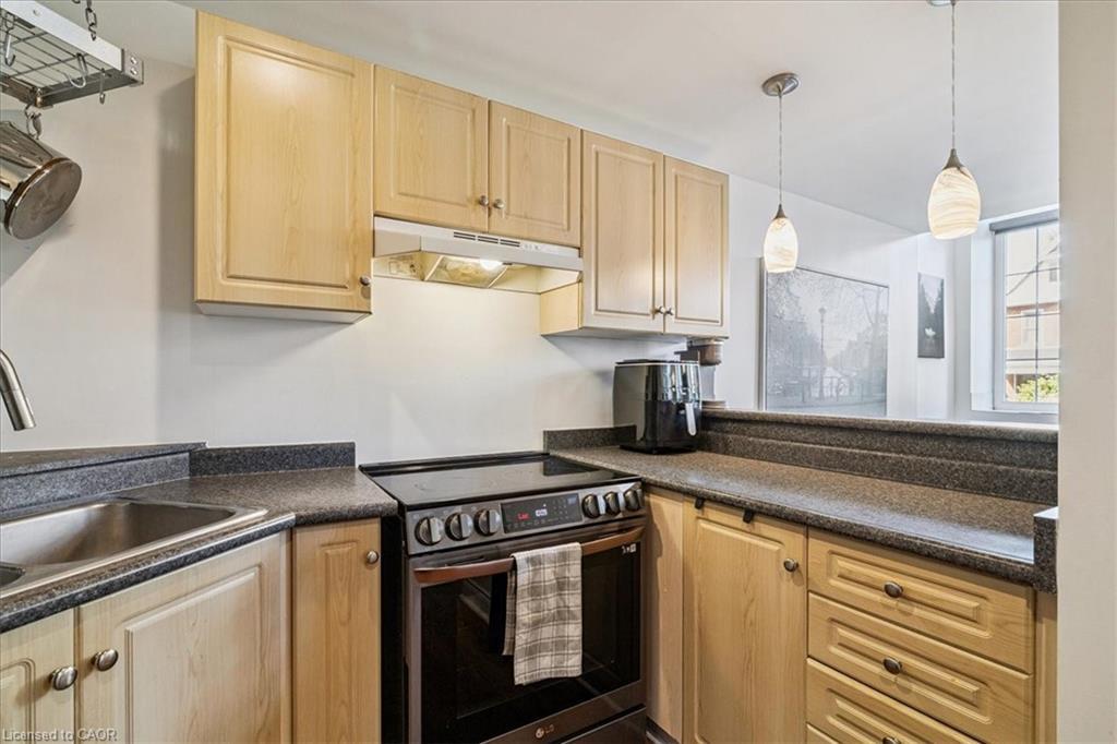 1B-73 Garfield Avenue S, Hamilton, ON - Indoor Photo Showing Kitchen