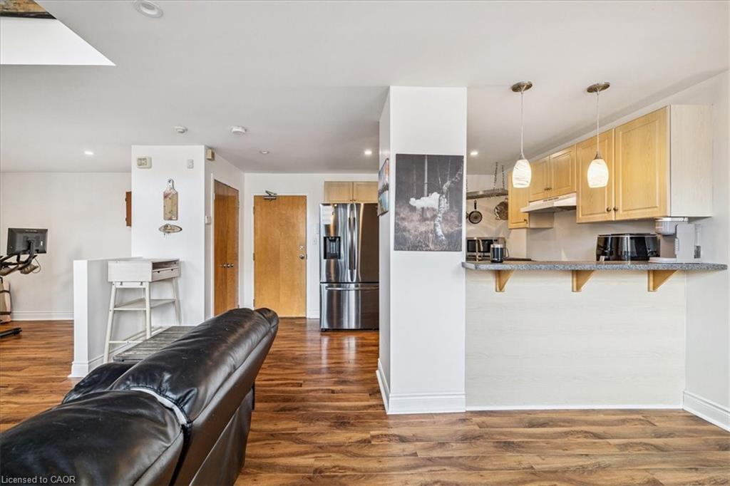 1B-73 Garfield Avenue S, Hamilton, ON - Indoor Photo Showing Kitchen