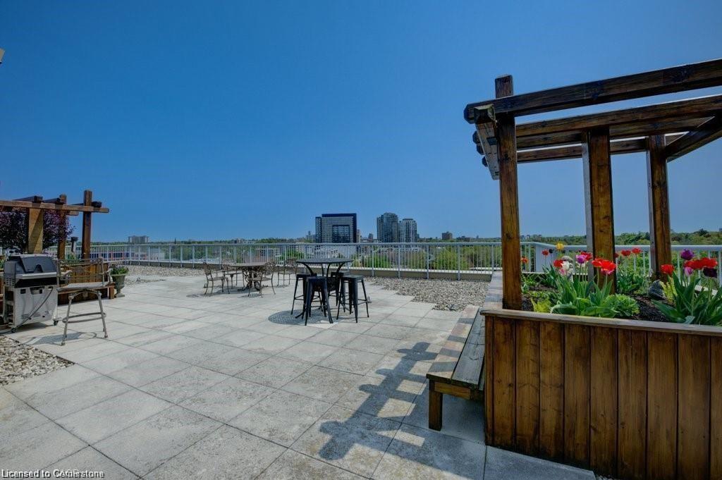 401-5 Father David Bauer Drive, Waterloo, ON - Outdoor