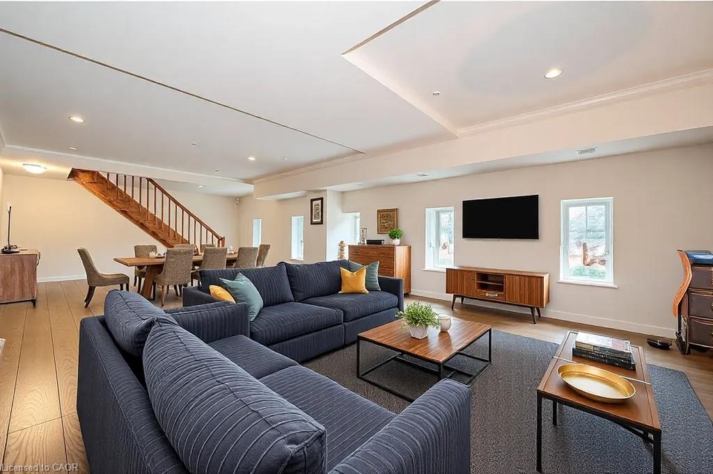 401-5 Father David Bauer Drive, Waterloo, ON - Indoor Photo Showing Living Room