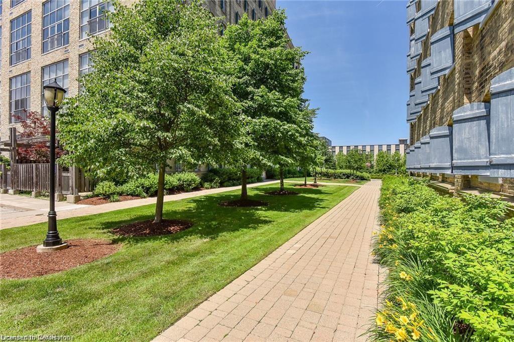 401-5 Father David Bauer Drive, Waterloo, ON - Outdoor