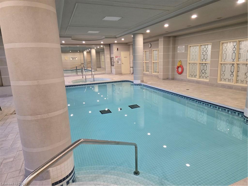 703-442 Maple Avenue S, Burlington, ON - Indoor Photo Showing Other Room With In Ground Pool