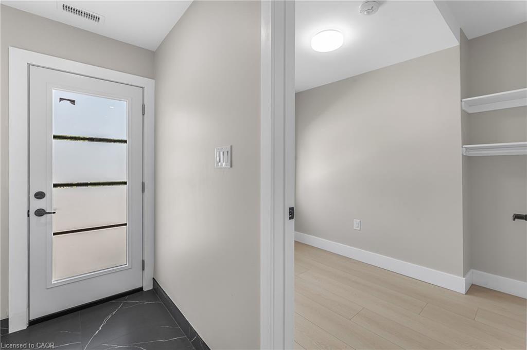 56 East 34Th Street, Hamilton, ON - Indoor Photo Showing Other Room