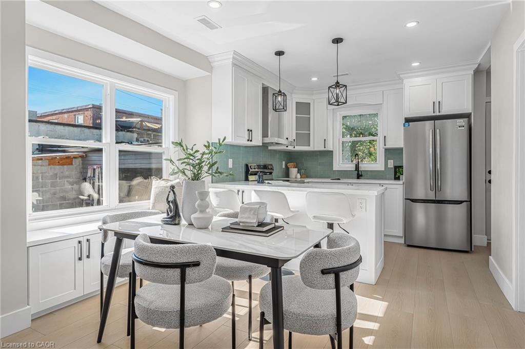 56 East 34Th Street, Hamilton, ON - Indoor