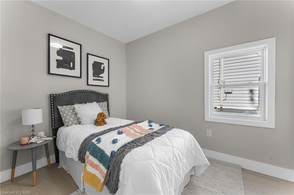 56 East 34Th Street, Hamilton, ON - Indoor Photo Showing Bedroom