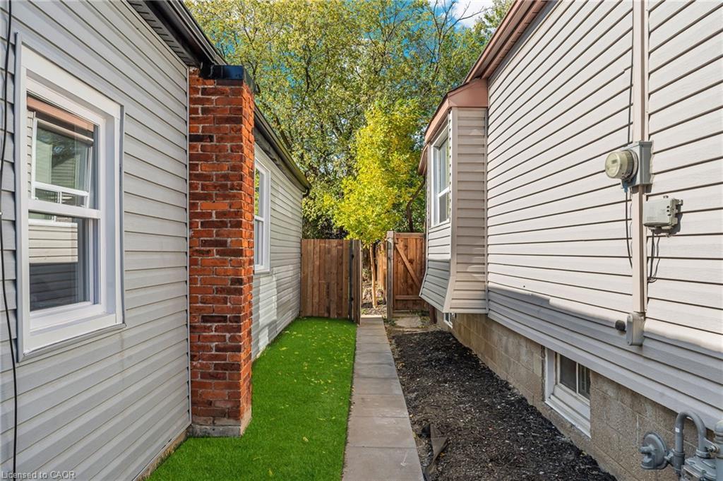 56 East 34Th Street, Hamilton, ON - Outdoor With Exterior