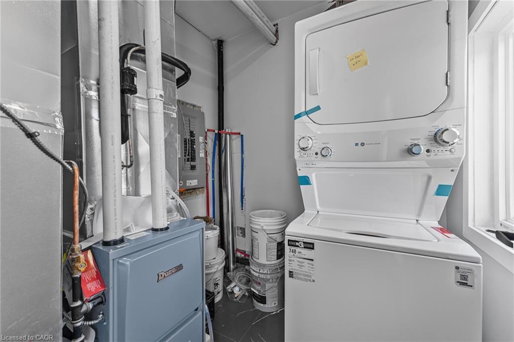 56 East 34Th Street, Hamilton, ON - Indoor Photo Showing Laundry Room