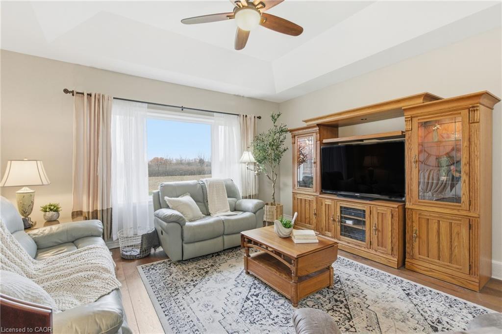 4343 Highway 3, Cayuga, ON - Indoor Photo Showing Living Room