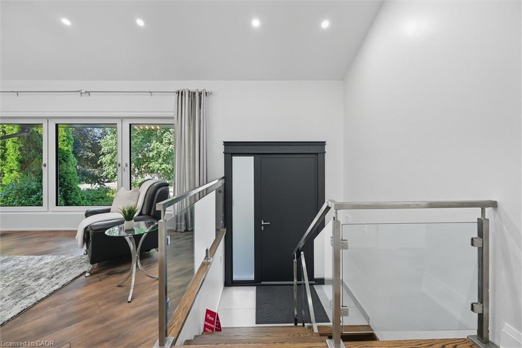 568 Dynes Road, Burlington, ON - Indoor Photo Showing Other Room