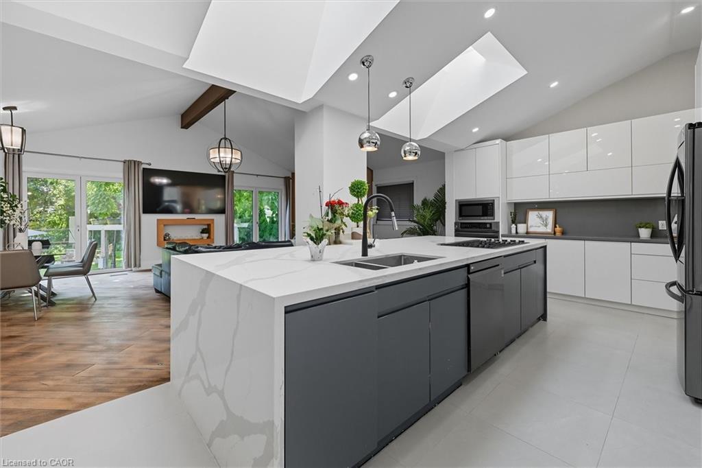 568 Dynes Road, Burlington, ON - Indoor Photo Showing Kitchen With Double Sink