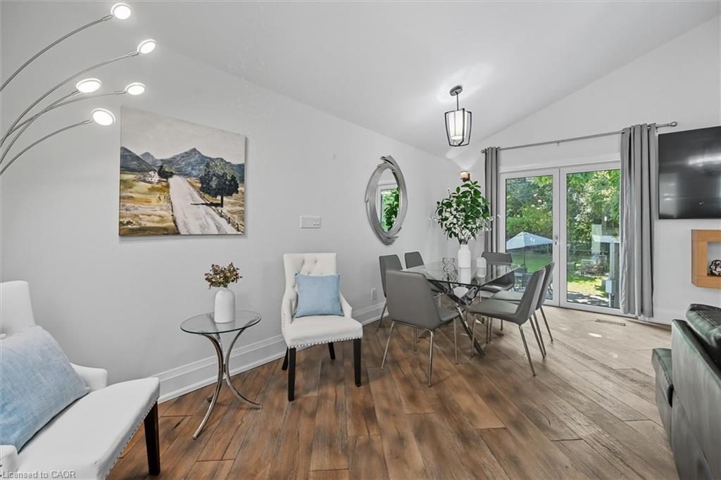 568 Dynes Road, Burlington, ON - Indoor