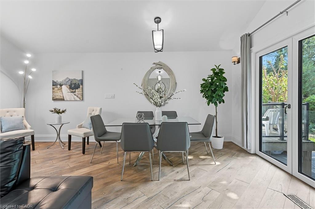 568 Dynes Road, Burlington, ON - Indoor Photo Showing Dining Room