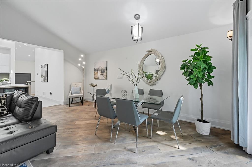 568 Dynes Road, Burlington, ON - Indoor Photo Showing Dining Room