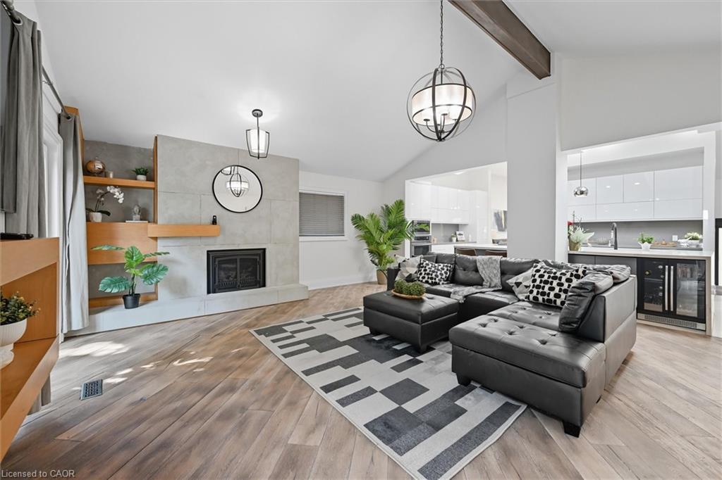 568 Dynes Road, Burlington, ON - Indoor Photo Showing Living Room With Fireplace