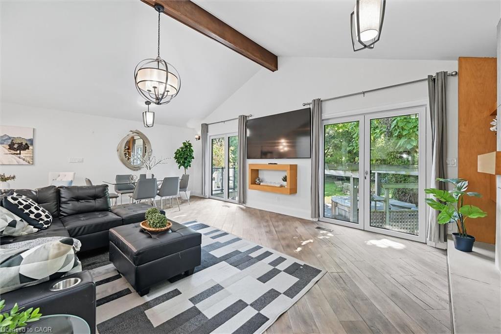 568 Dynes Road, Burlington, ON - Indoor Photo Showing Living Room