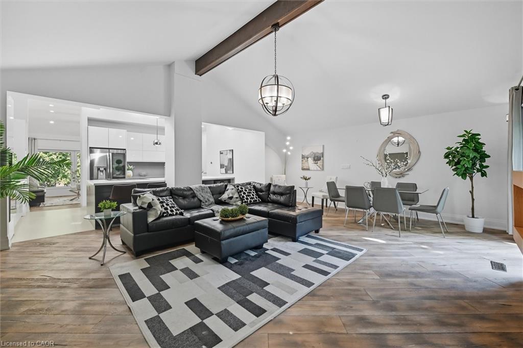 568 Dynes Road, Burlington, ON - Indoor Photo Showing Living Room