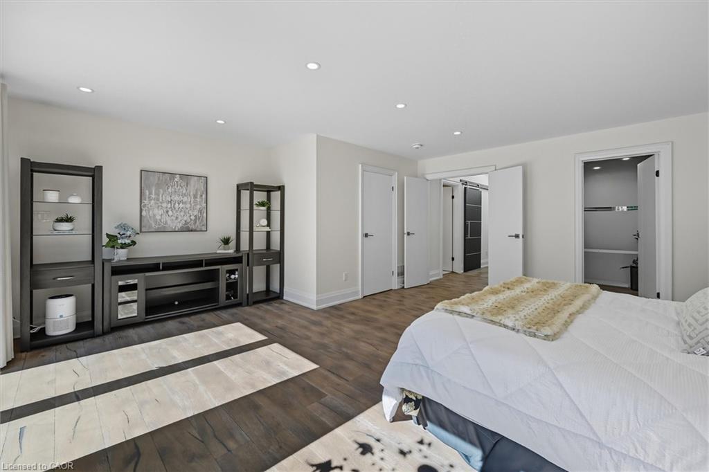 568 Dynes Road, Burlington, ON - Indoor Photo Showing Bedroom