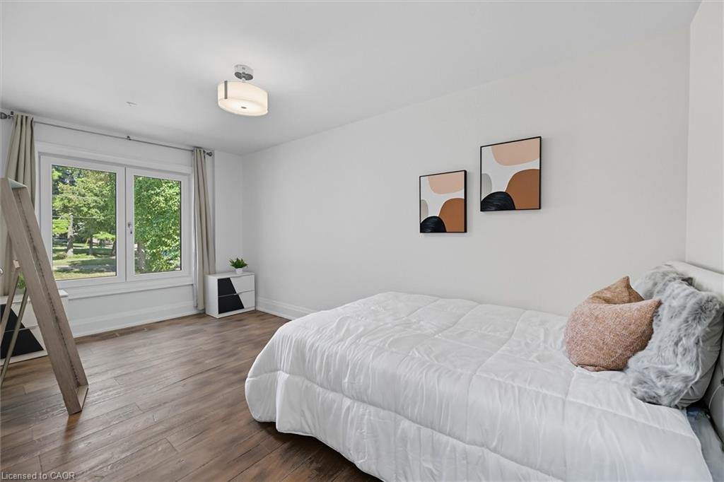 568 Dynes Road, Burlington, ON - Indoor Photo Showing Bedroom