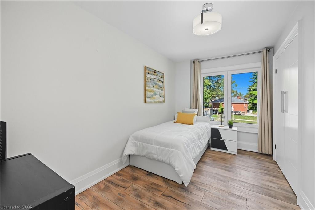 568 Dynes Road, Burlington, ON - Indoor Photo Showing Bedroom