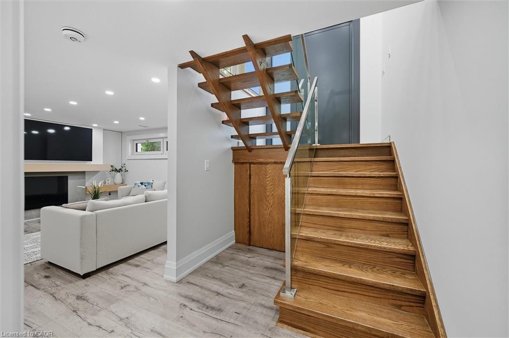 568 Dynes Road, Burlington, ON - Indoor Photo Showing Other Room