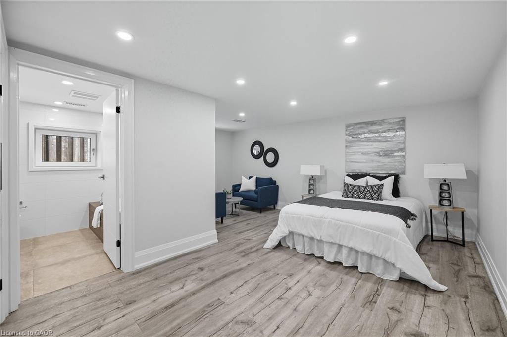 568 Dynes Road, Burlington, ON - Indoor Photo Showing Bedroom