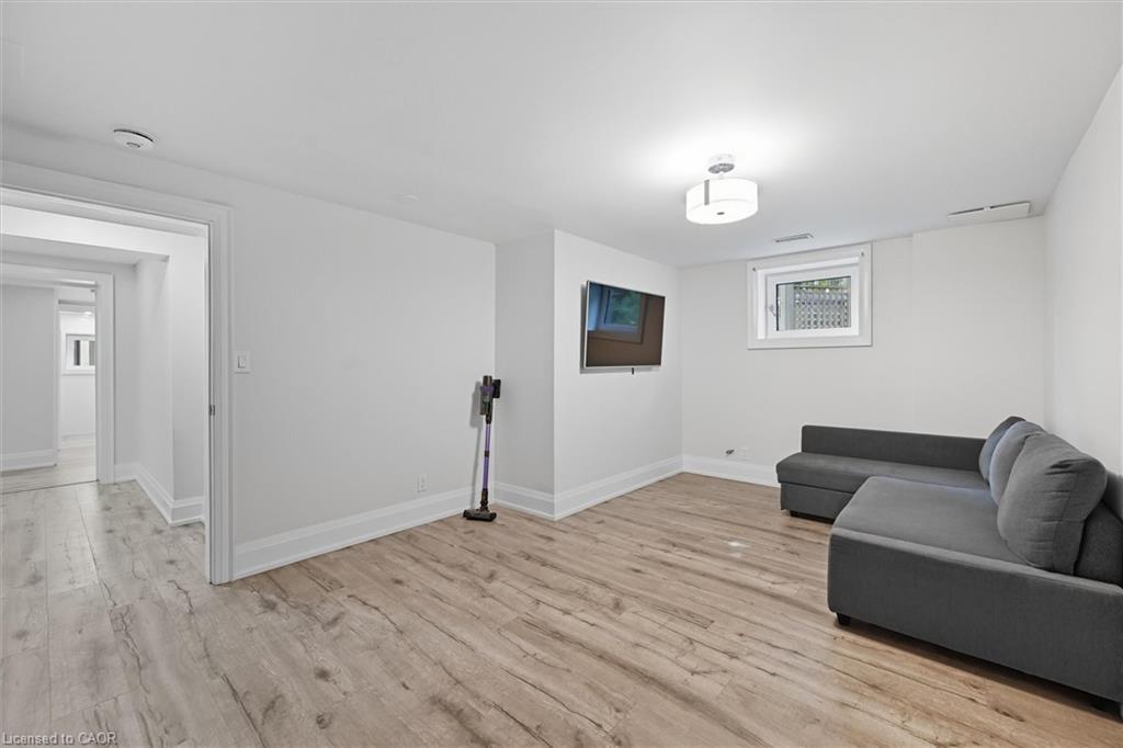 568 Dynes Road, Burlington, ON - Indoor