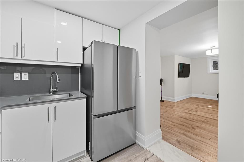 568 Dynes Road, Burlington, ON - Indoor Photo Showing Kitchen