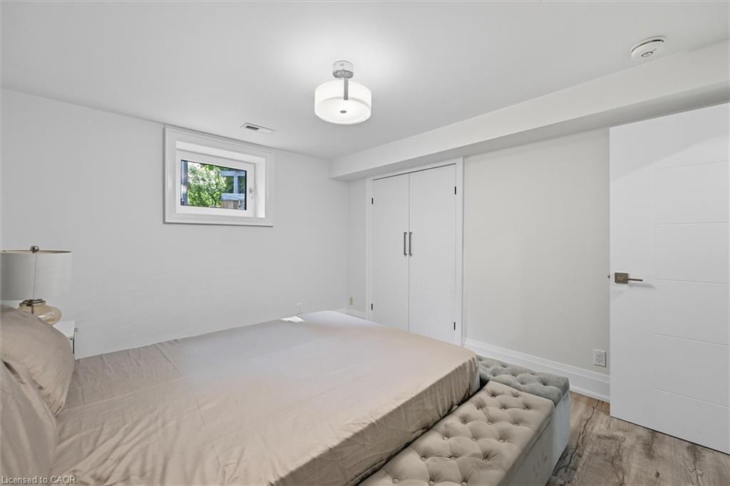 568 Dynes Road, Burlington, ON - Indoor