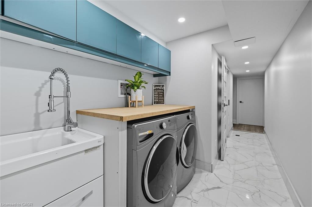 568 Dynes Road, Burlington, ON - Indoor Photo Showing Laundry Room