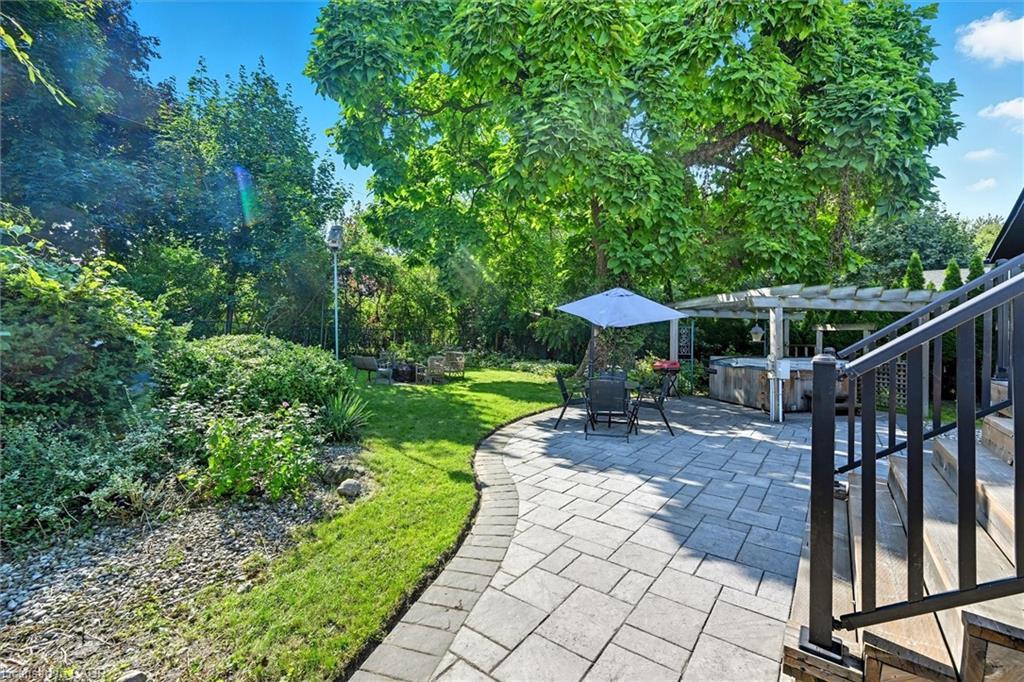 568 Dynes Road, Burlington, ON - Outdoor