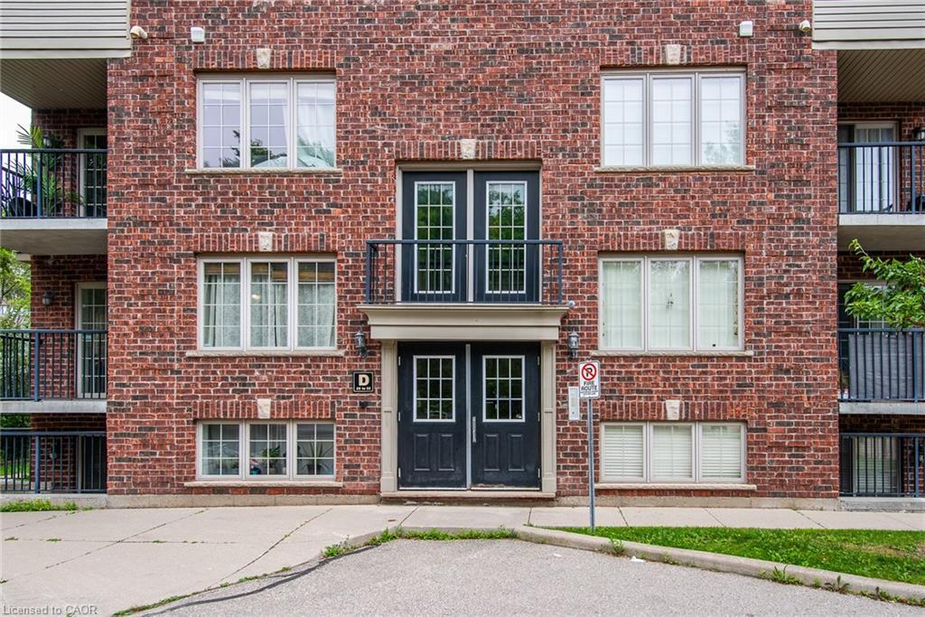 32-950 Highland Drive W, Kitchener, ON - Outdoor With Balcony With Facade