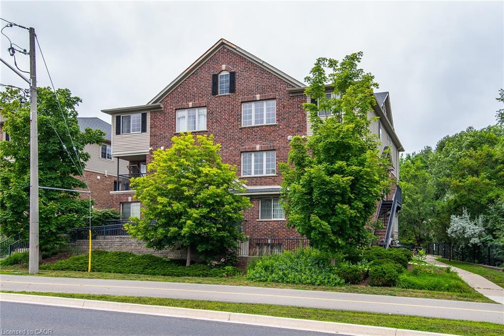 32-950 Highland Drive W, Kitchener, ON - Outdoor