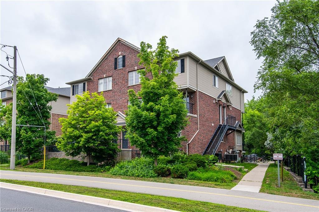 32-950 Highland Drive W, Kitchener, ON - Outdoor