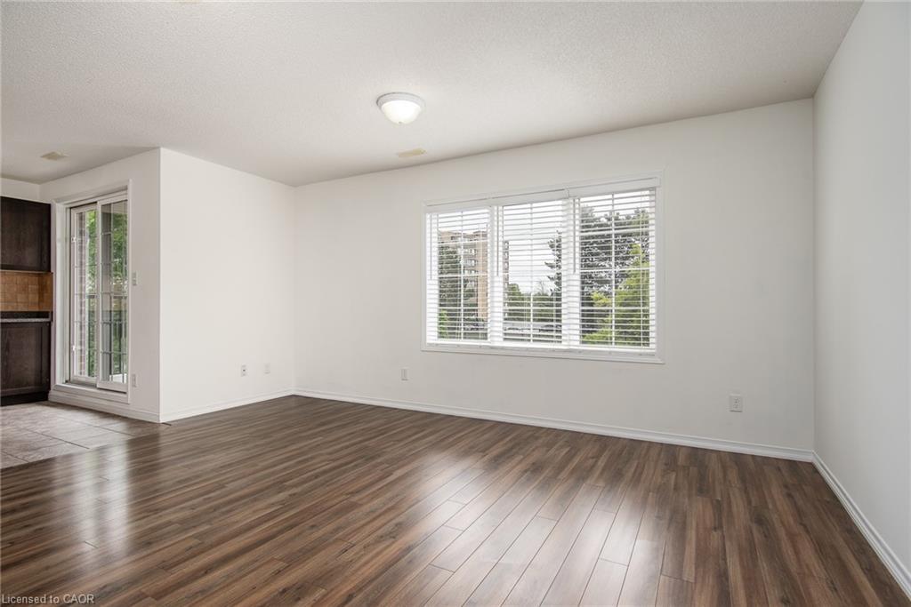 32-950 Highland Drive W, Kitchener, ON - Indoor Photo Showing Other Room
