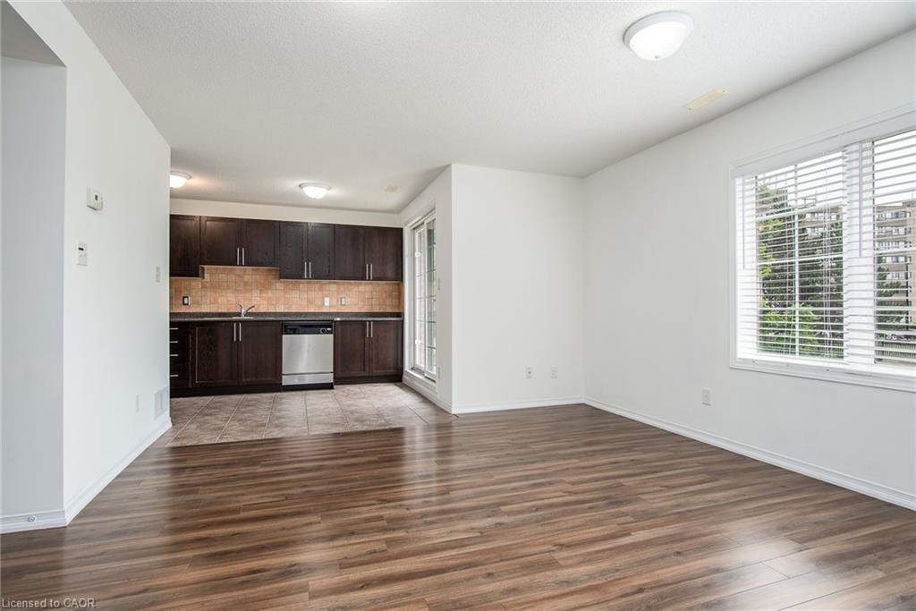 32-950 Highland Drive W, Kitchener, ON - Indoor Photo Showing Other Room