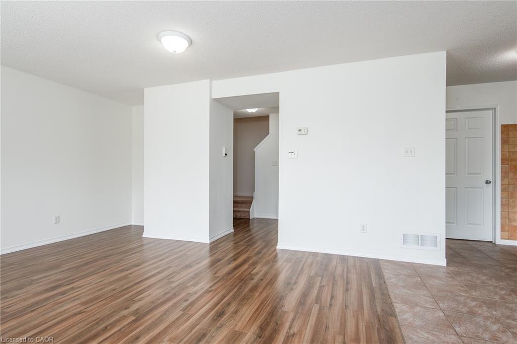 32-950 Highland Drive W, Kitchener, ON - Indoor Photo Showing Other Room