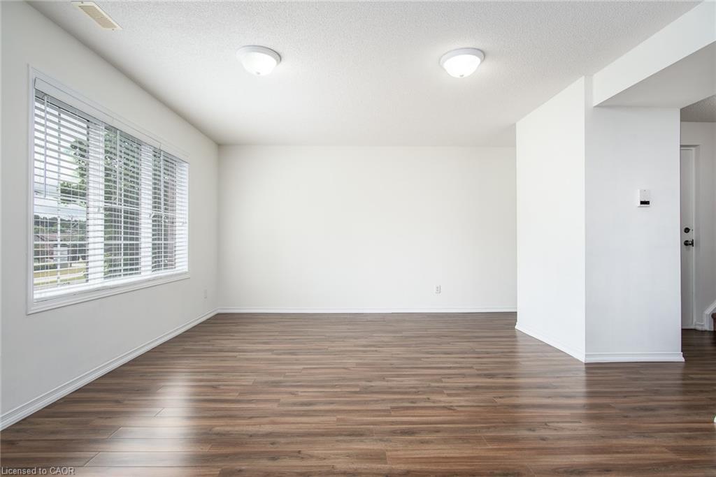 32-950 Highland Drive W, Kitchener, ON - Indoor Photo Showing Other Room