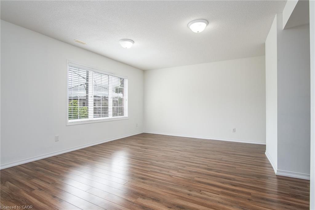 32-950 Highland Drive W, Kitchener, ON - Indoor Photo Showing Other Room