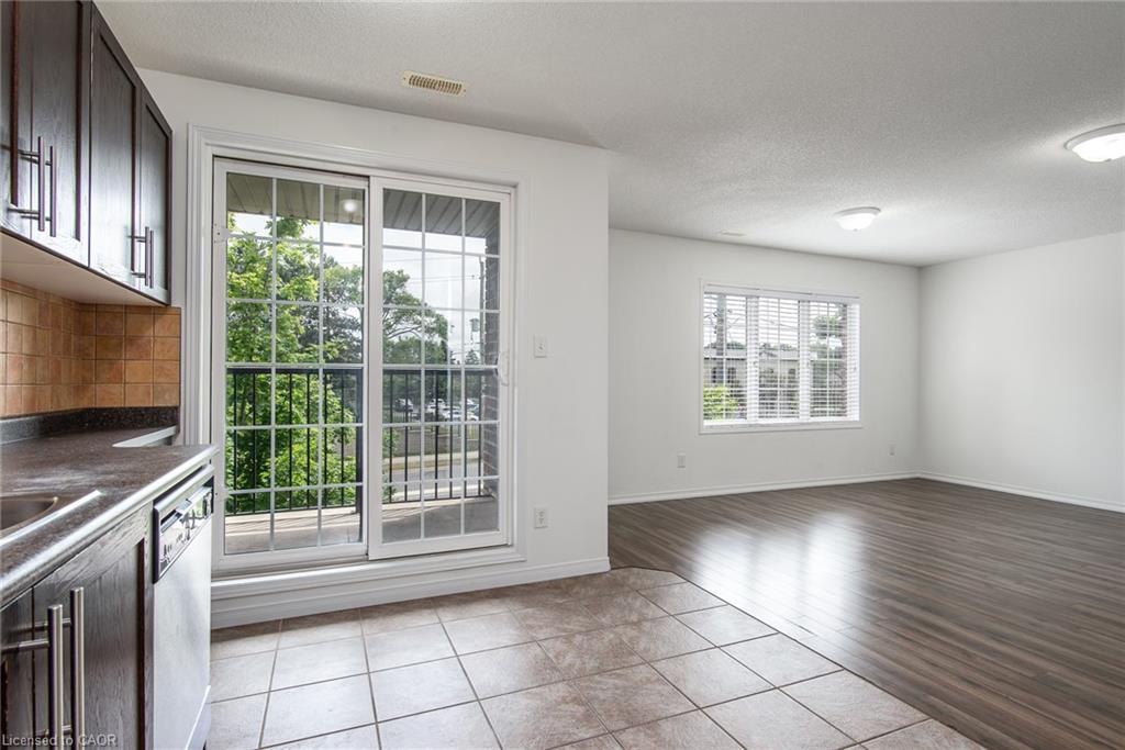 32-950 Highland Drive W, Kitchener, ON - Indoor