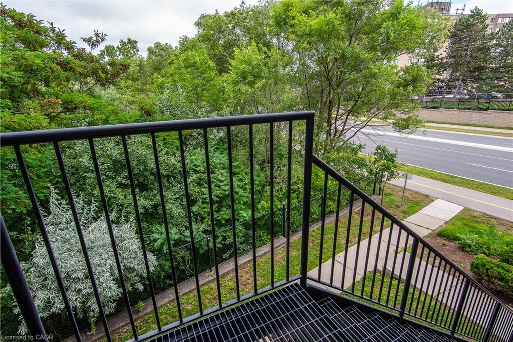 32-950 Highland Drive W, Kitchener, ON - Outdoor With Balcony