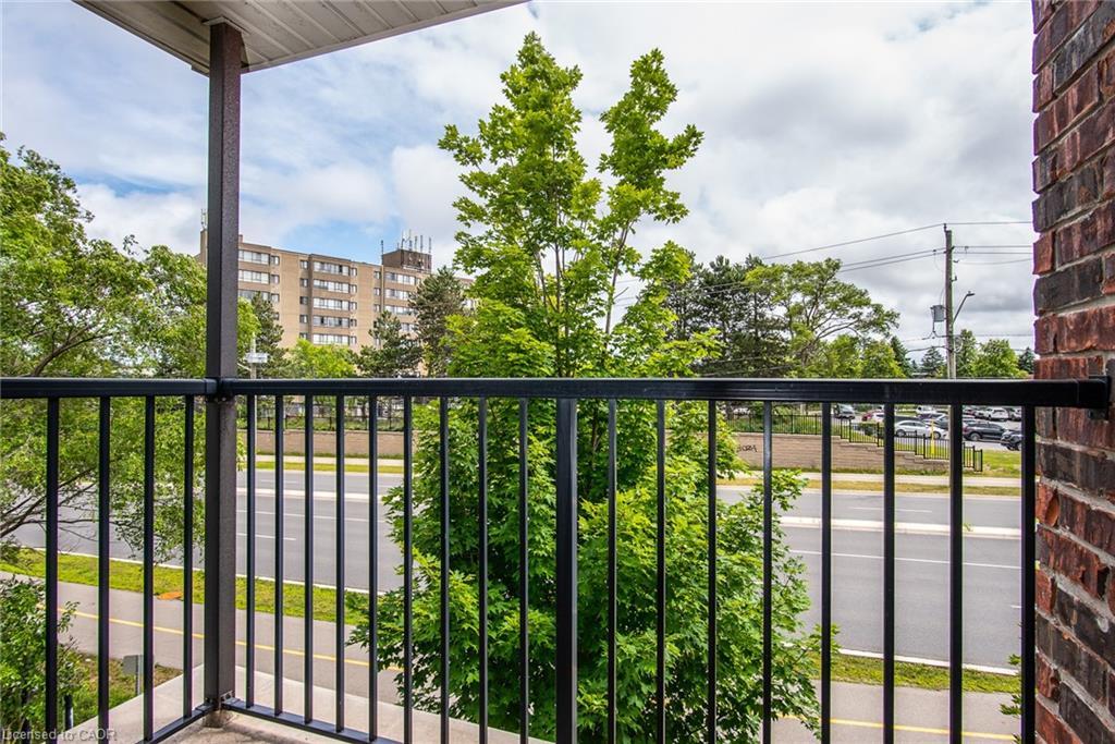 32-950 Highland Drive W, Kitchener, ON - Outdoor With Balcony With Exterior
