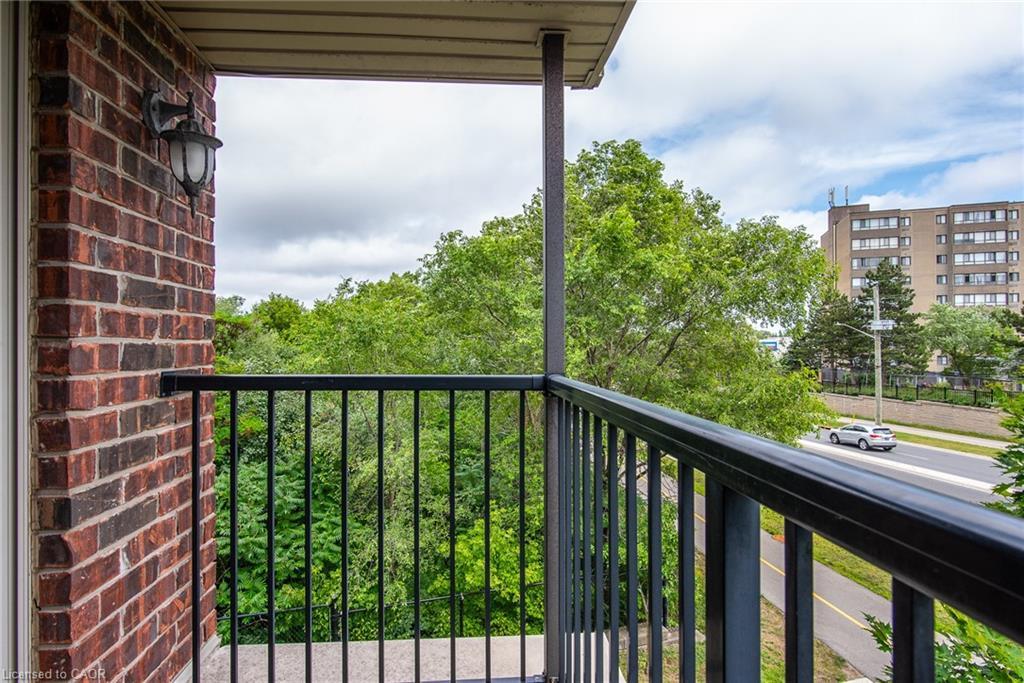 32-950 Highland Drive W, Kitchener, ON - Outdoor With Balcony With Exterior