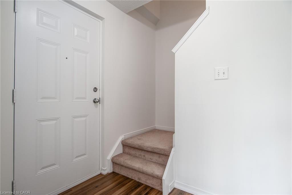 32-950 Highland Drive W, Kitchener, ON - Indoor Photo Showing Other Room