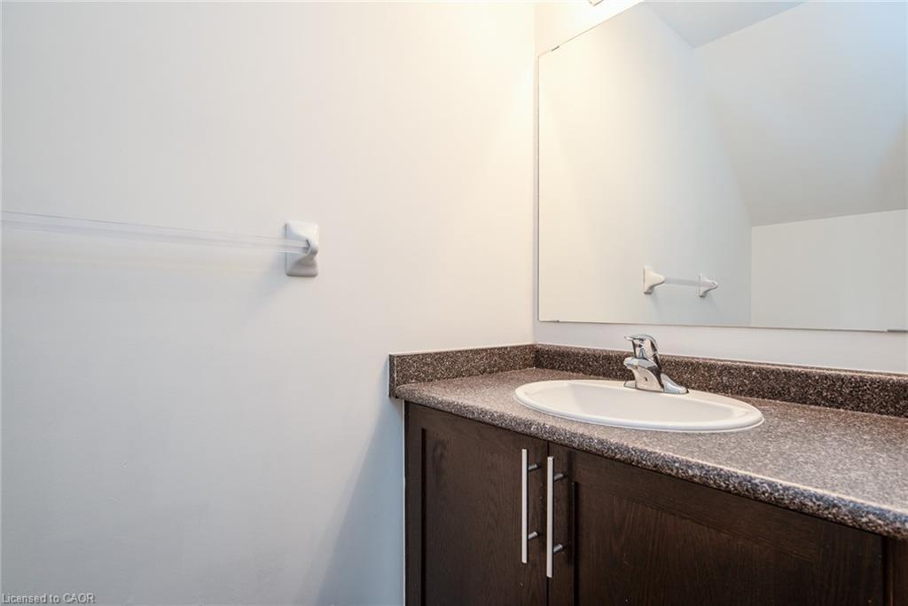32-950 Highland Drive W, Kitchener, ON - Indoor Photo Showing Bathroom
