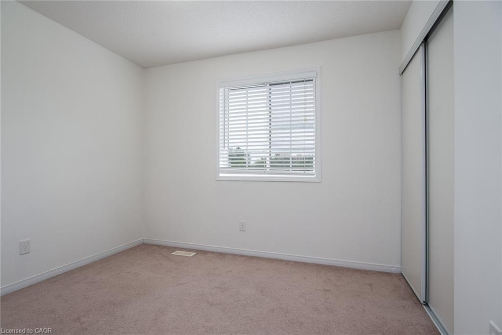 32-950 Highland Drive W, Kitchener, ON - Indoor Photo Showing Other Room