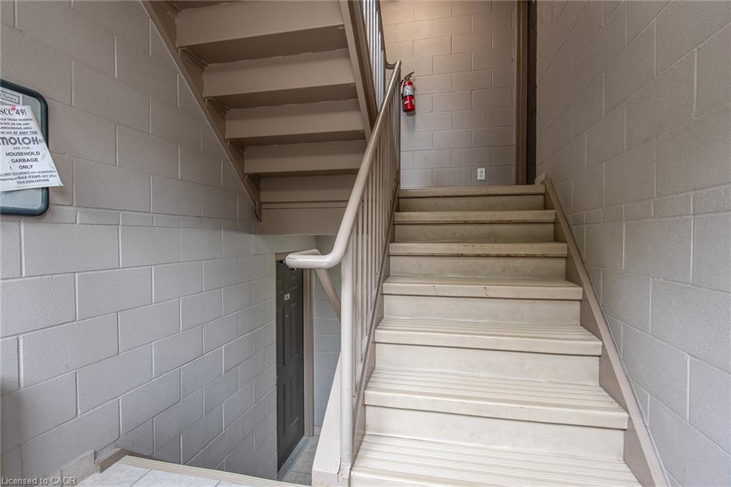 32-950 Highland Drive W, Kitchener, ON - Indoor Photo Showing Other Room