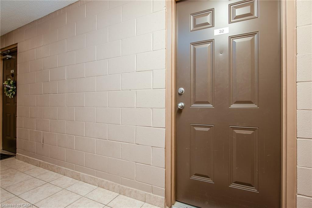 32-950 Highland Drive W, Kitchener, ON - Indoor Photo Showing Other Room