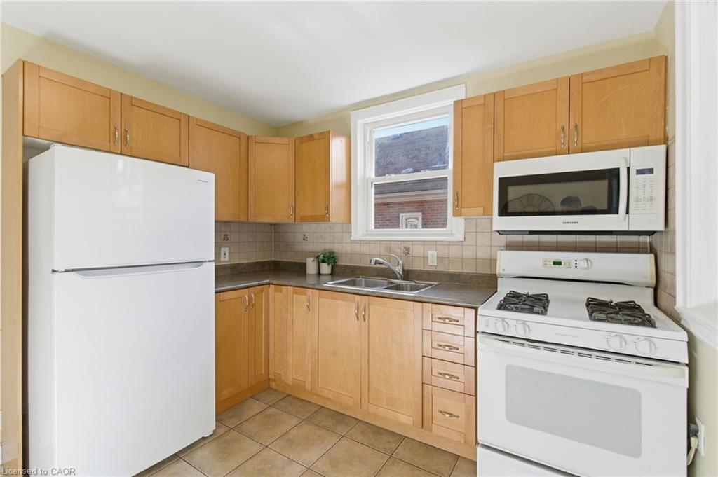 76 East 15Th Street, Hamilton, ON - Indoor Photo Showing Kitchen With Double Sink