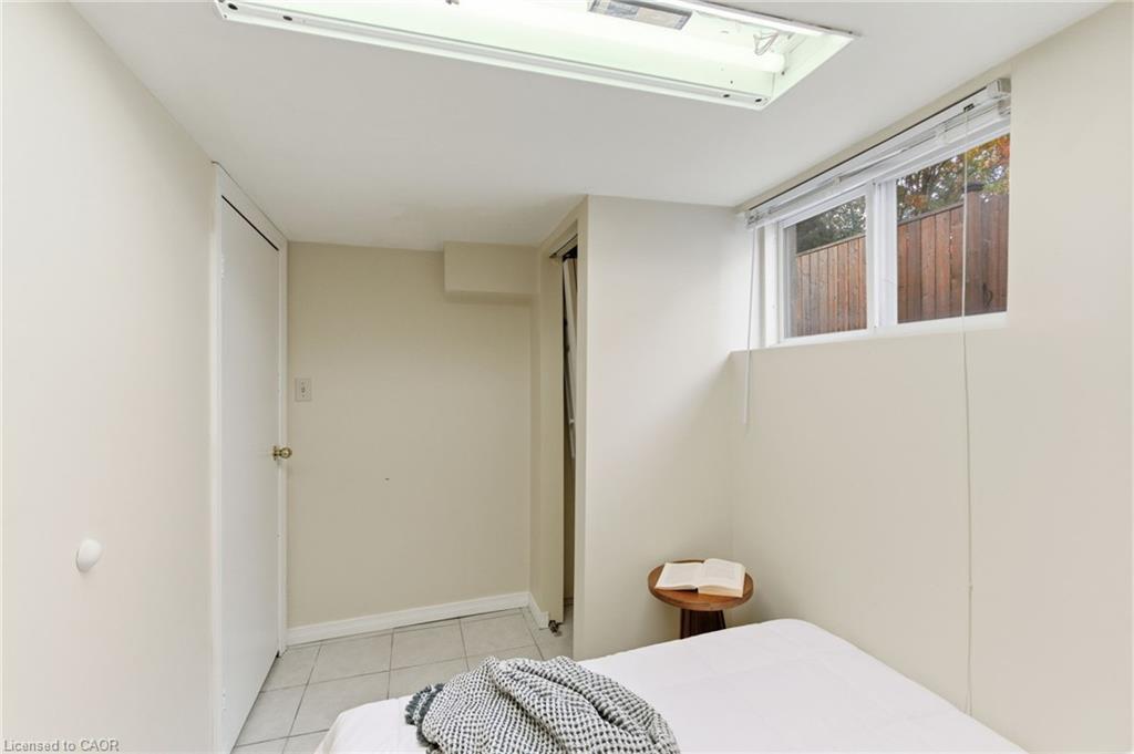 76 East 15Th Street, Hamilton, ON - Indoor Photo Showing Bedroom