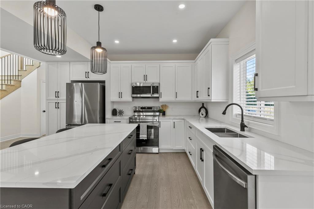181 Hodgkins Street, Thorold, ON - Indoor Photo Showing Kitchen With Double Sink With Upgraded Kitchen